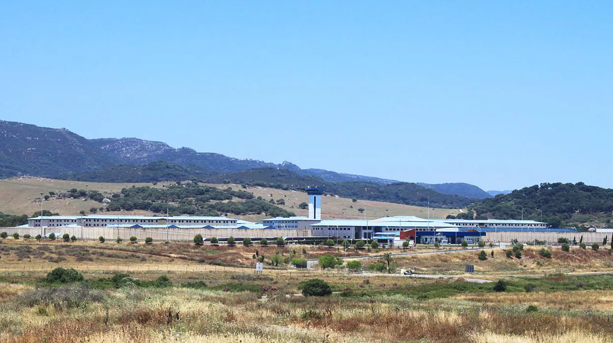 Imagen de la prisión de Botafuegos, en Algeciras, donde ha ingresado el supuesto autor material del atraco.