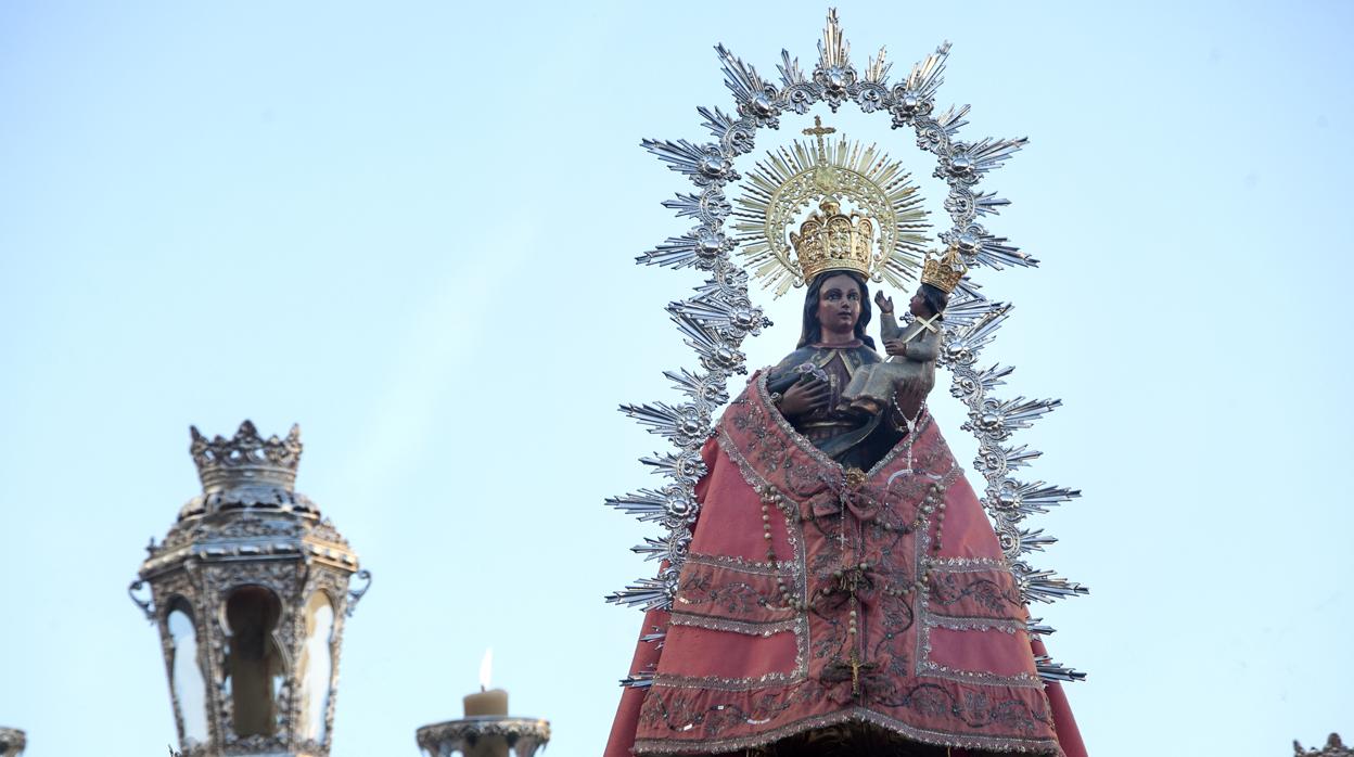 Virgen de Villaviciosa en procesión