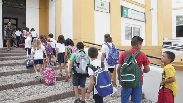 Más de 814.000 alumnos de Infantil y Primaria comienzan el curso escolar el lunes en Andalucía