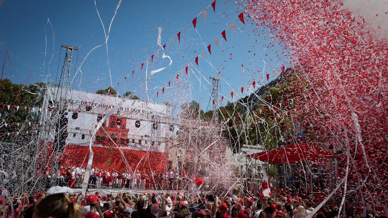 Imagen de la celebración del Día de Gibraltar tras los discursos políticos.