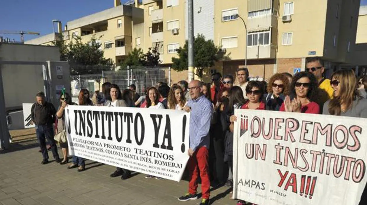 Protestas en Teatinos para pedir un nuevo instituto