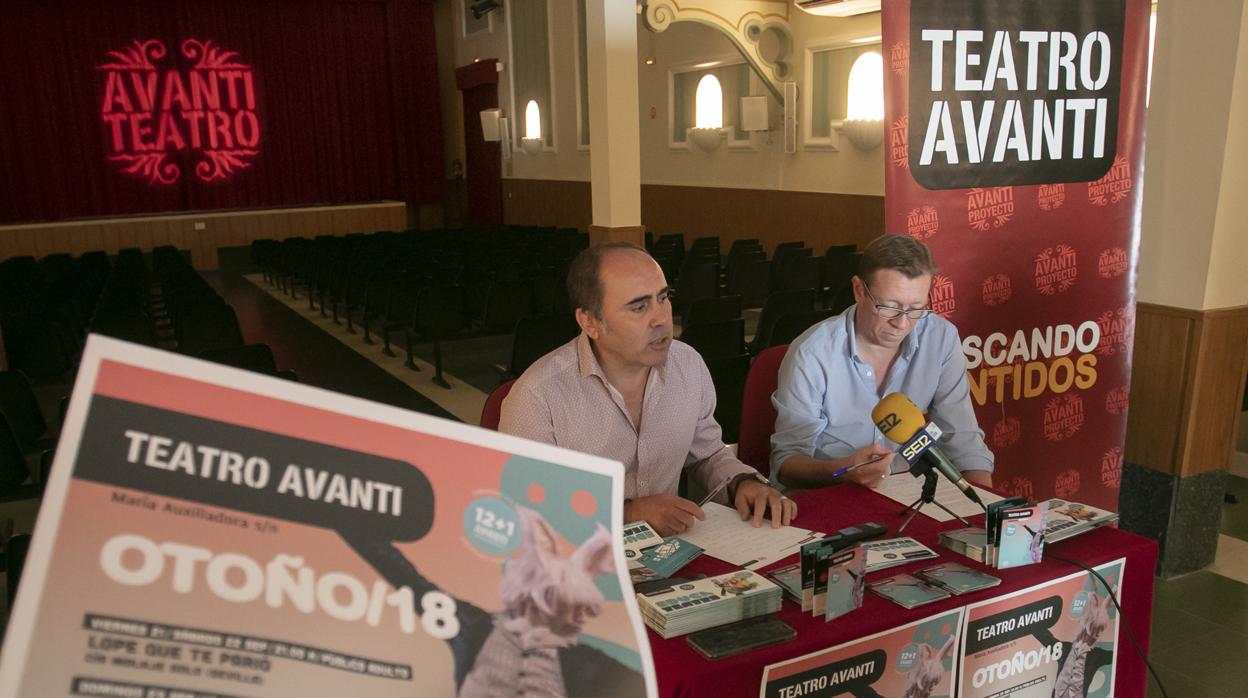 Julián Molina y Paco Santofimia presentan las actividades de Teatro Avanti