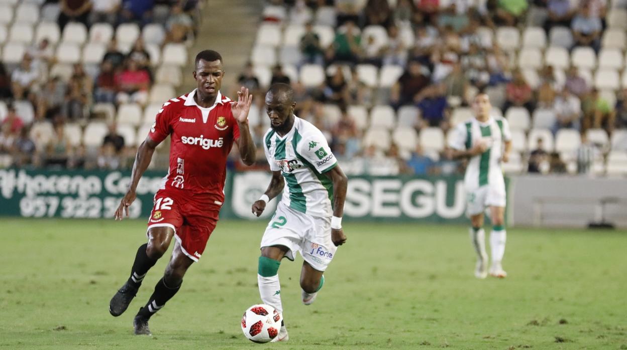 Blati Touré ha debutado este miércoles con la camiseta del Córdoba CF ante el Nástic