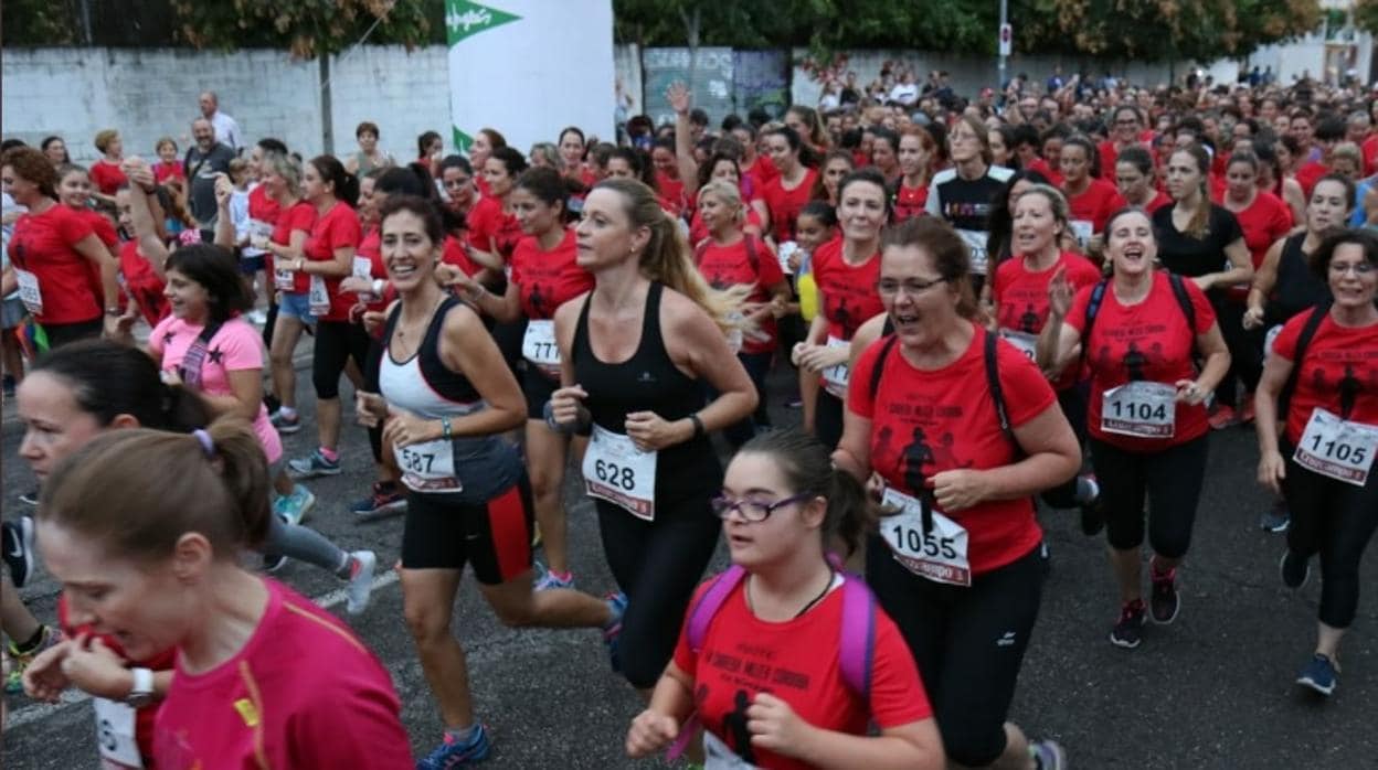 Salida de la edición de 2018 de la Carrera de la Mujer en Córdoba