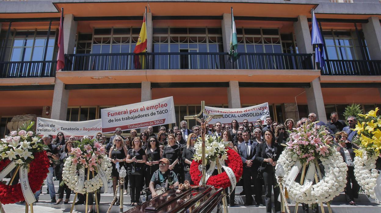 Protesta de Tanatorios de Córdoba, ante el Ayuntamiento