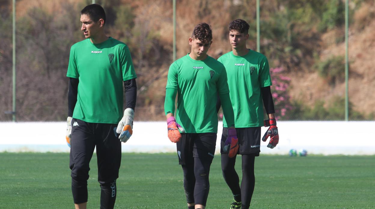 González, junto a Llamas y Stefanovic