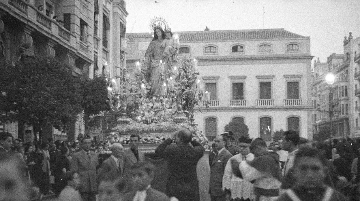 María Auxiliadora en la Plaza de las Tendillas en la década de 1940