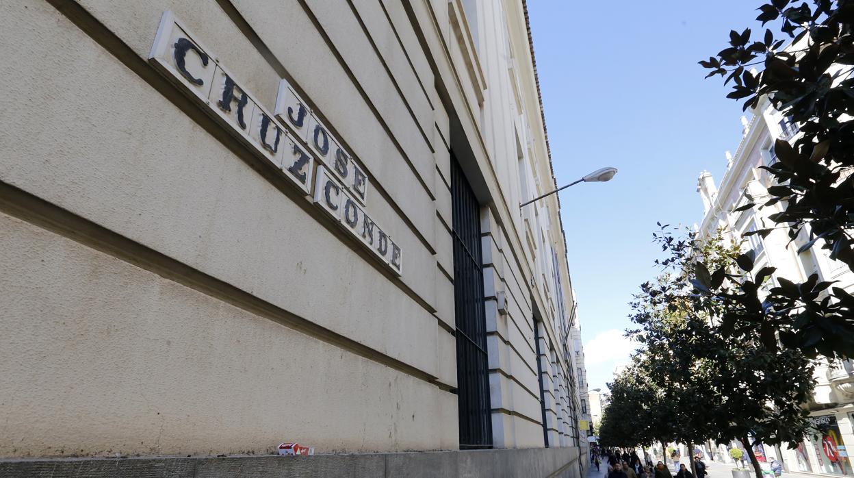 Rótulo de la calle todavía llamada de José Cruz Conde en Córdoba