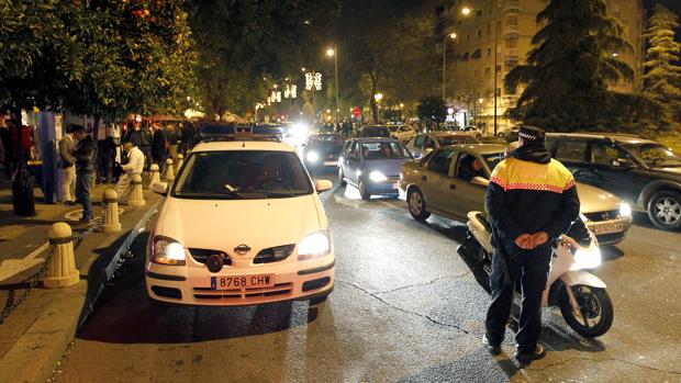 Dos policías ecijanos de permiso detienen a un vecino suyo reclamado en la avenida de Barcelona de Córdoba