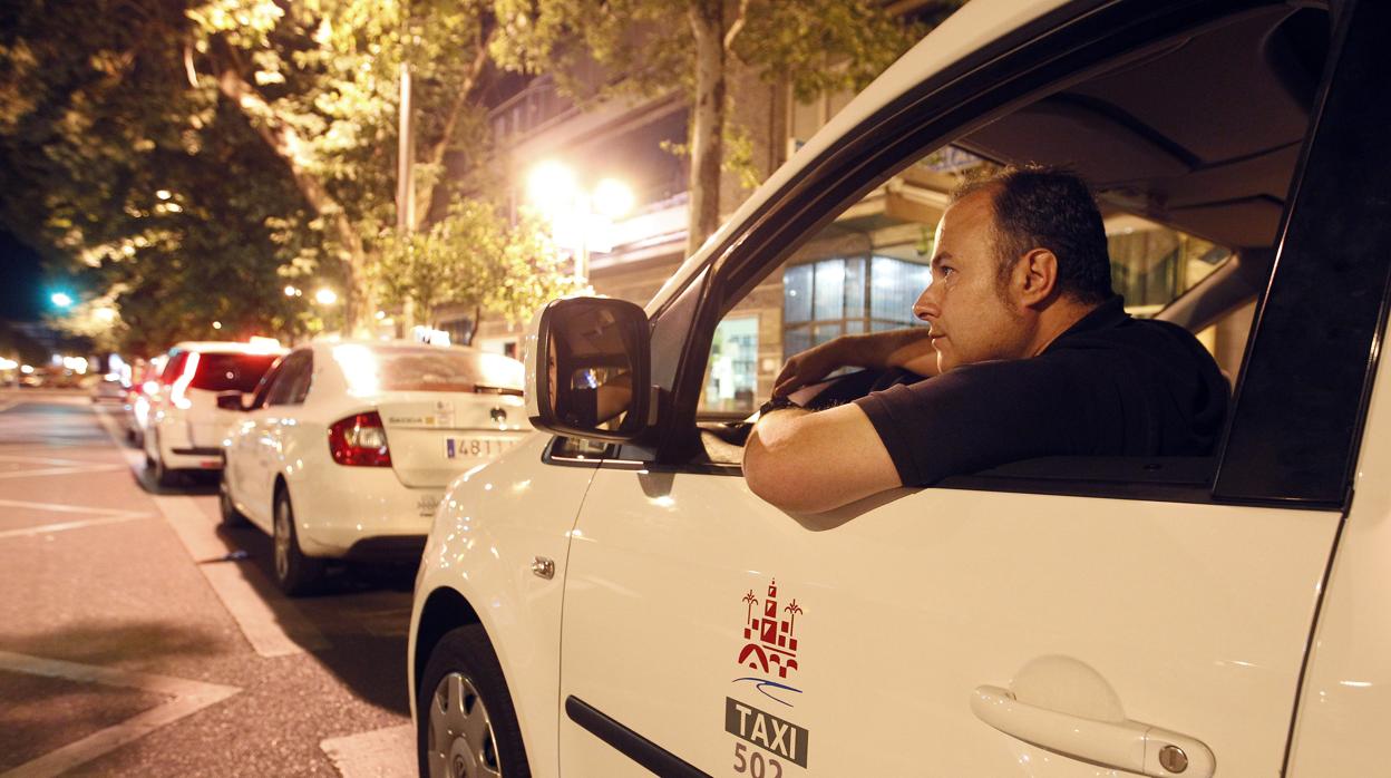 Una taxista, en la parada de Gran Capitán