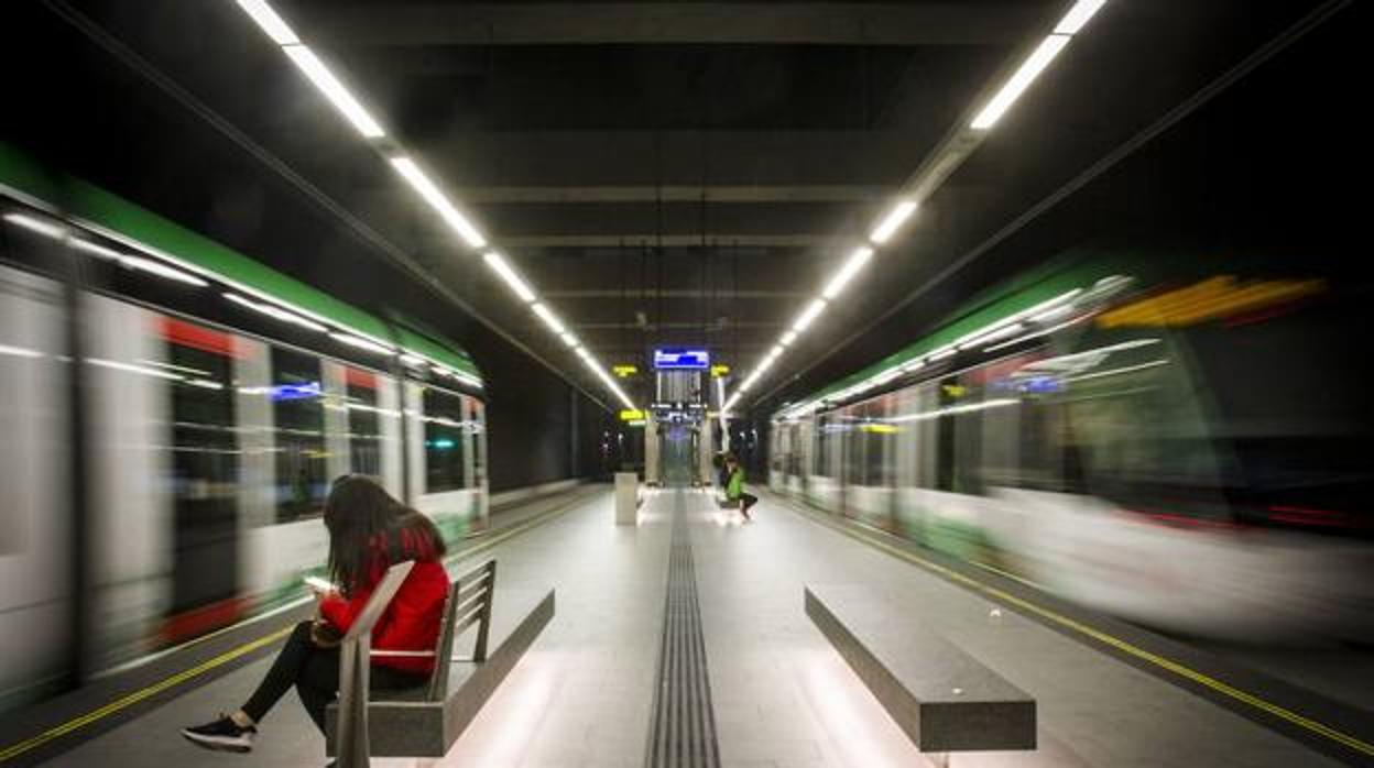 El metro de Granada funcionará con servicios mínimos este viernes