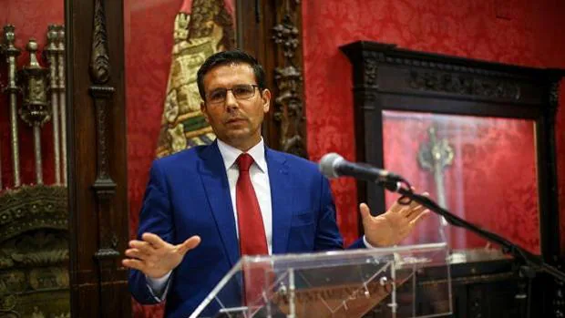 El falso máster del alcalde de Granada: un «error» de tres años corregido en 12 horas