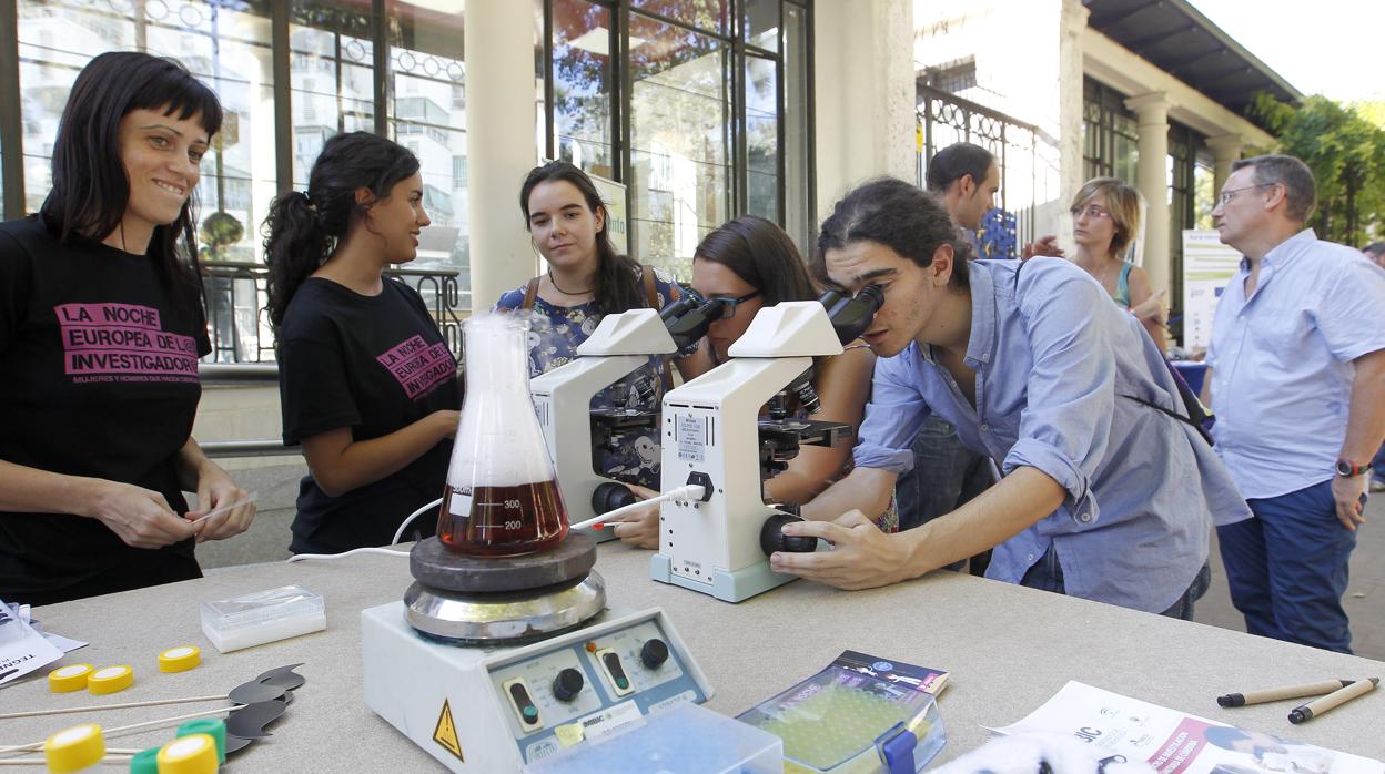 Uno de los stands de La Noche Europea de los Investigadores del año pasado