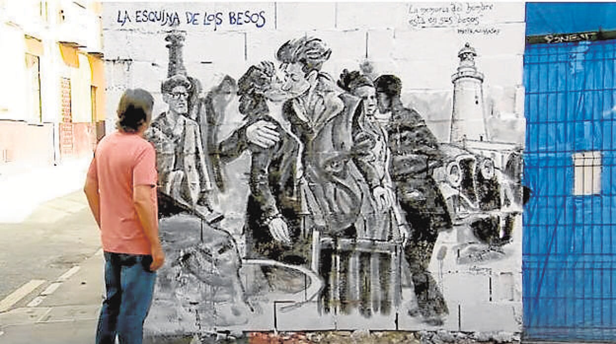 El mural de Ángel Idígoras en Málaga antes de ser borrado. En la esquina superior derecha, el verso