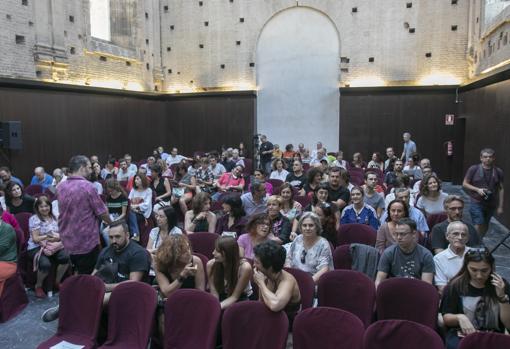 Público asistente ayer al recital poético de Antonio Colinas y Joan Margarit