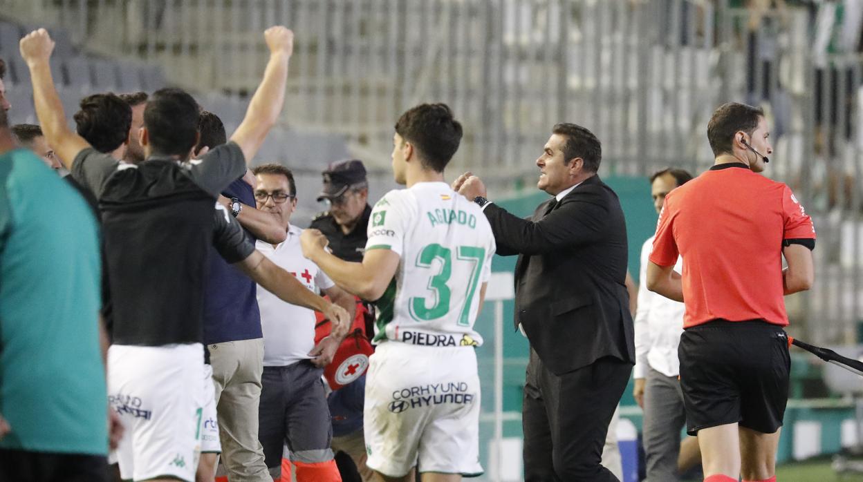 Sandoval celebra el triunfo ante el Almería