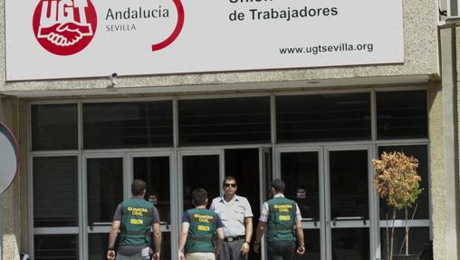 Registro policial de la sede del IFES, un instituto de formación de UGT en Sevilla