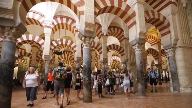 Una mayoría de cordobeses arropa la gestión de la Iglesia en la Mezquita-Catedral de Córdoba