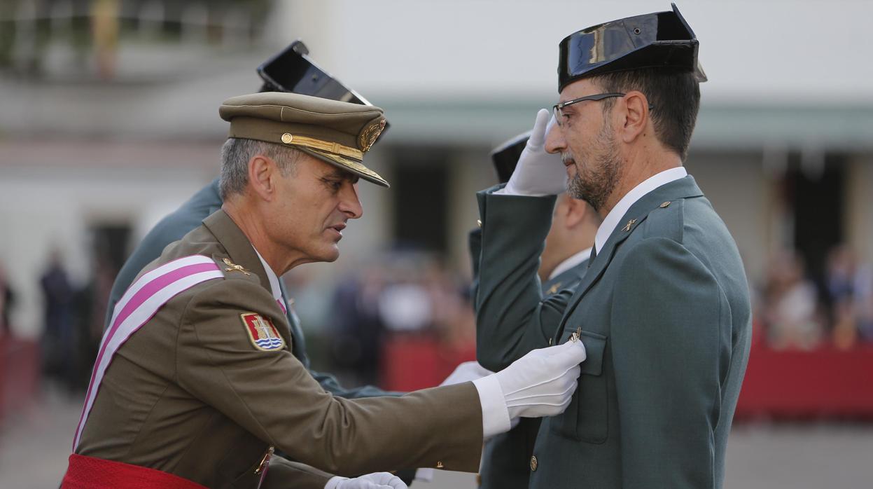 Un momento ayer de la entrega de distinciones a miembros de la Guardia Civil de Córdoba