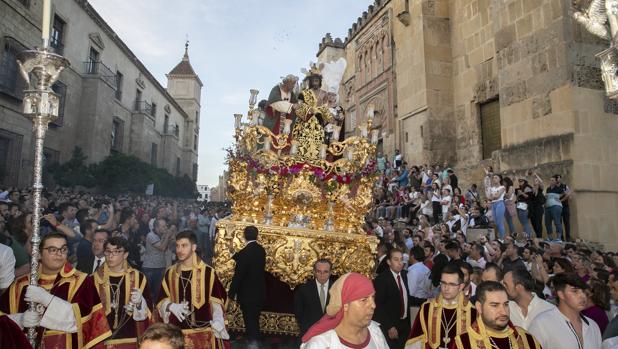 Córdoba se vuelca con el Señor de la Humildad