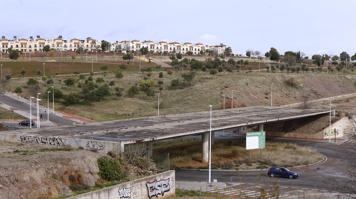 Panorámica del barrio de Mirabuno con el tramo de Ronda Norte privado vinculado a su desarrollo
