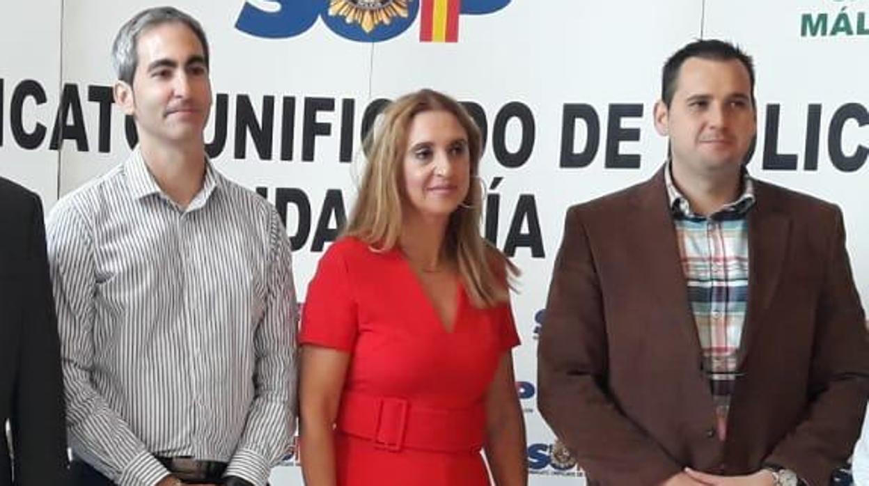 Valencia posa con su nueva ejecutiva