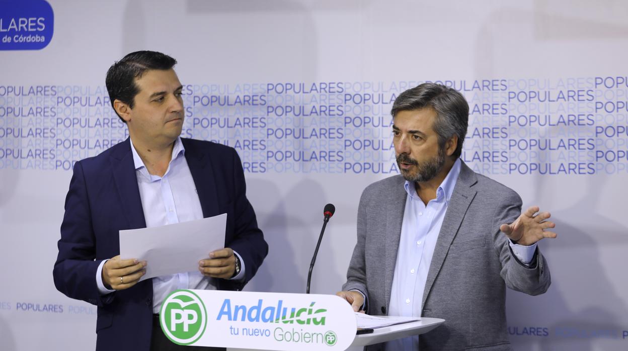 El candidato del PP a la Alcaldía, junto a su ya coordinador de campaña