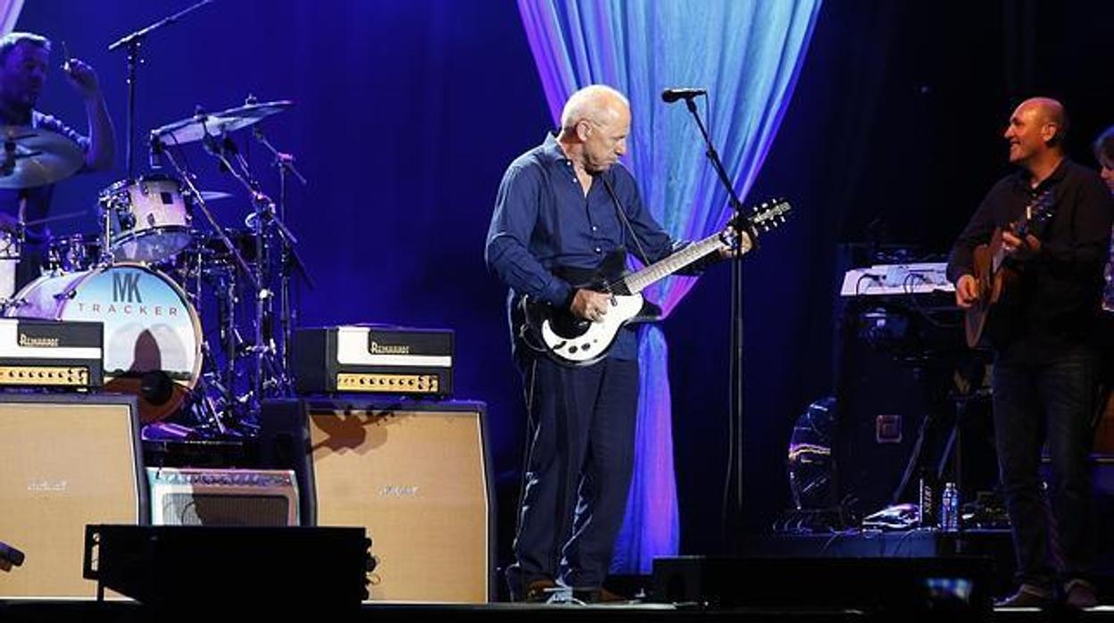 Mark Knopfler durante uno de sus conciertos