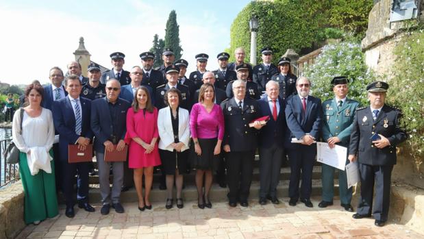 La alcaldesa de Córdoba destaca el «sobreesfuerzo» de una Policía Local con problemas de personal