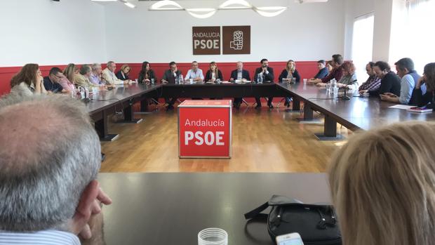 El PSOE de Sevilla cierra su lista electoral sin incluir a sanchistas