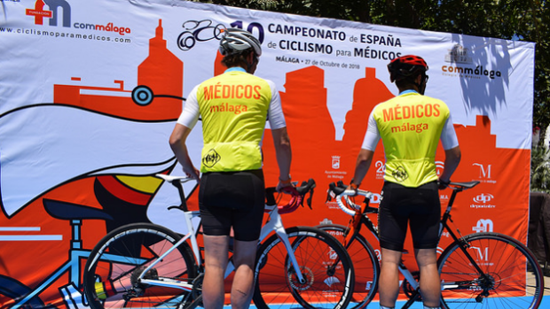 Los médicos cambian el fonendoscopio por la bici