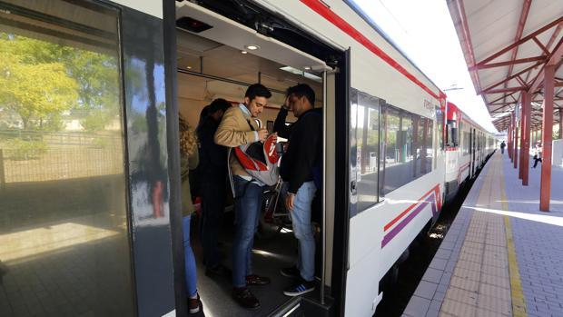 Aucorsa añadirá una parada frente a la estación de Alcolea ante la llegada del Cercanías a Córdoba