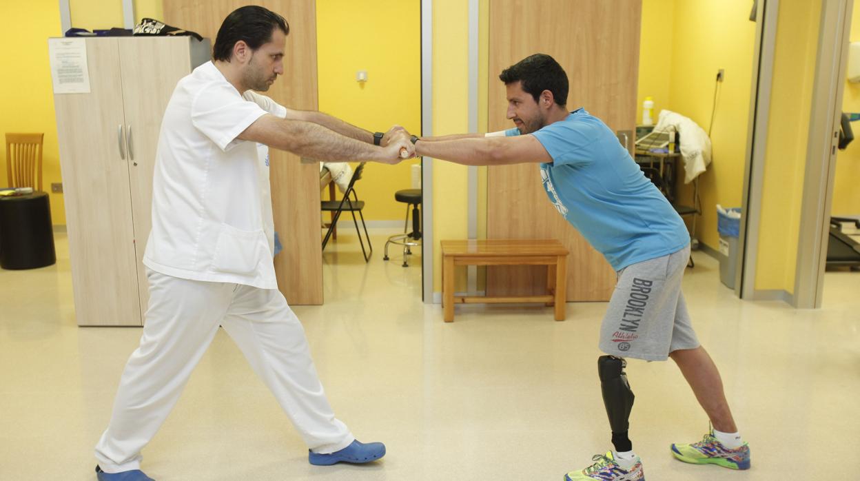 Rafael Prieto, durante su recuperación tras implantársele la pierna biónica