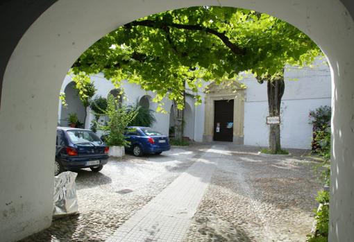 Patio de acceso al convento de Santa Isabel de Córdoba