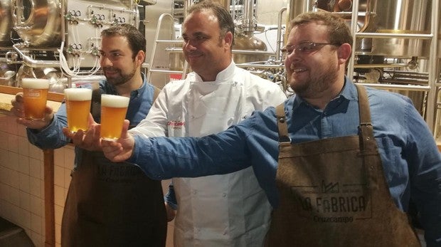 Ángel León adereza una nueva cerveza para Cruzcampo con su ingrediente estrella, el plancton