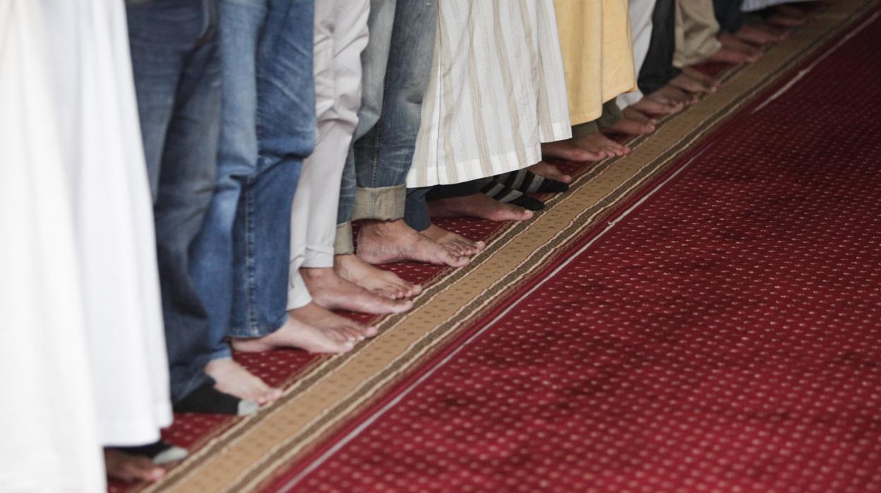 Oración en la Mezquita At Tawhid del Cordel de Écija