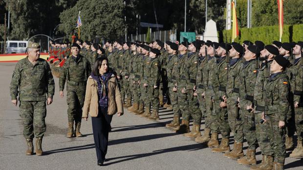 La ministra de Defensa: «Algunas instalaciones de Cerro Muriano han quedado antiguas»