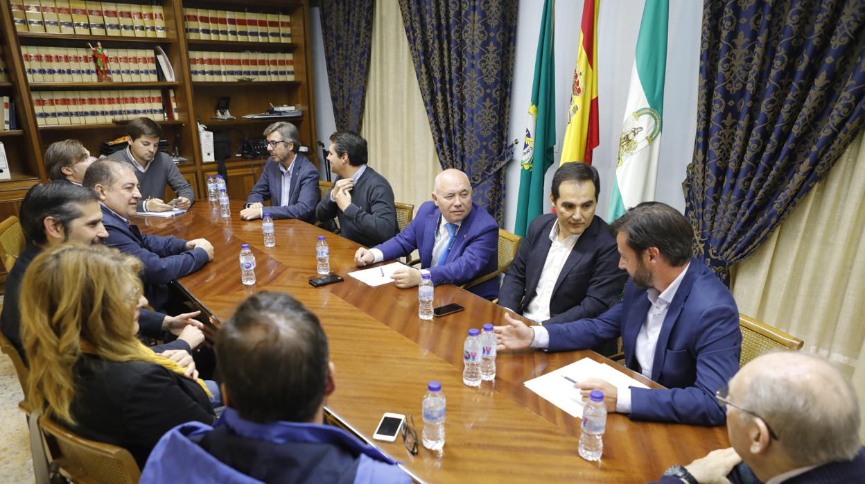 José Antonio Nieto, Miguel Ángel Torrico y José María Bellido, en la reunión con los Agentes Comerciales de Córdoba