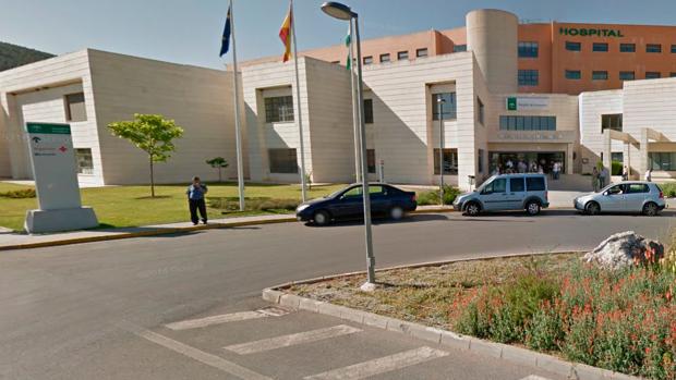 Detenida una pareja por abandonar a su hijo recién nacido frente al hospital de Antequera, en Málaga