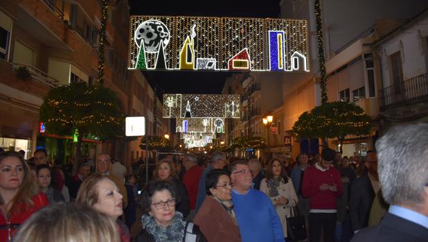 La Navidad ilumina ya las calles de Puente Genil