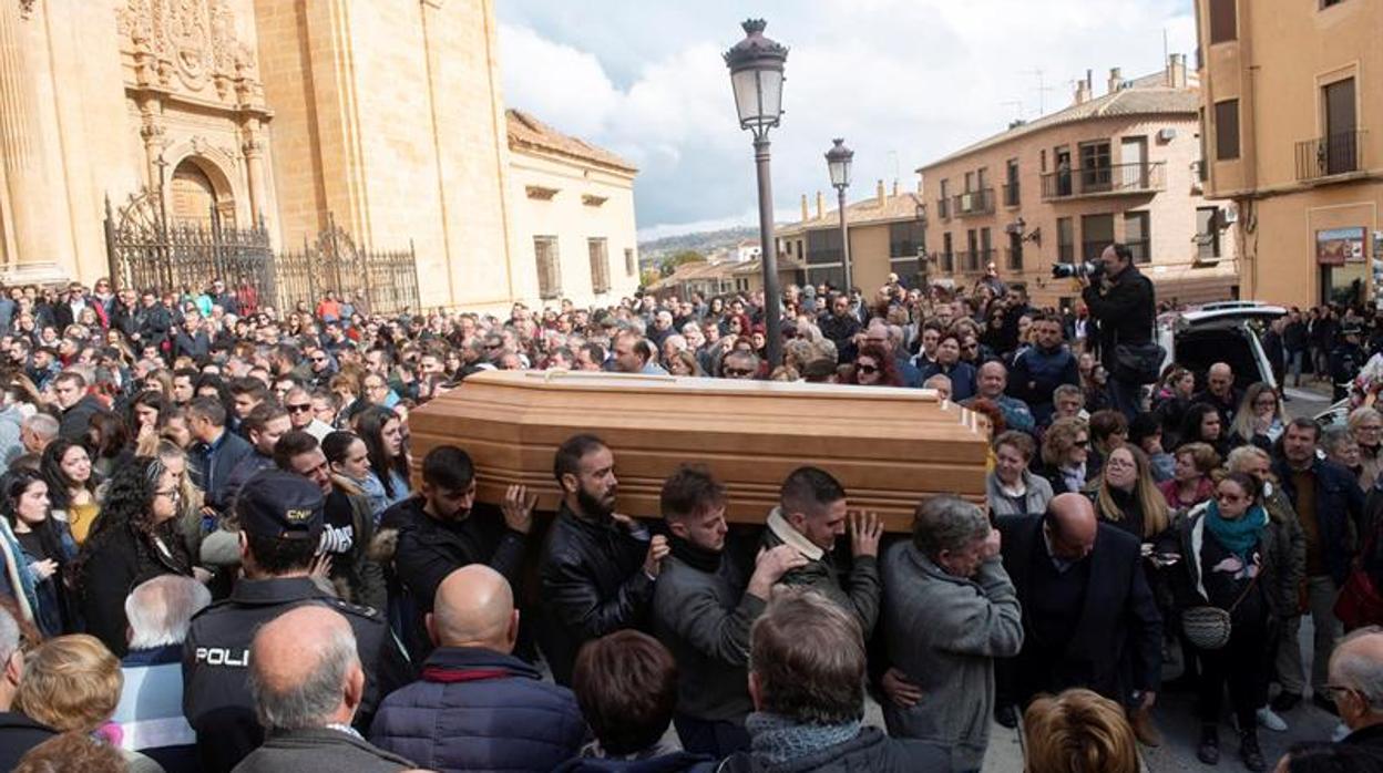 La Catedral de Guadix ha acogido el funeral de los tres fallecidos