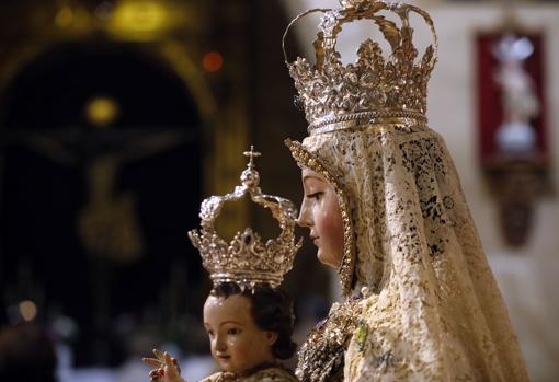 Perfil de la Virgen de los Remedios de Córdoba con su nuevo rostrillo