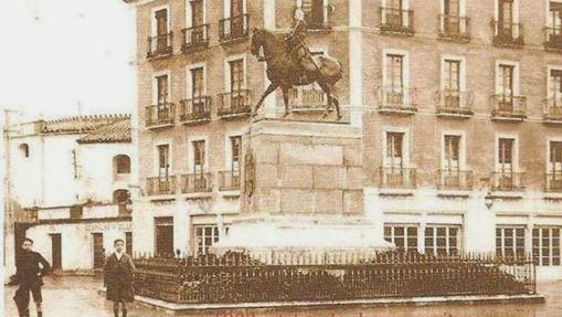 La estatua fotografiada en 1923, año de su inauguración