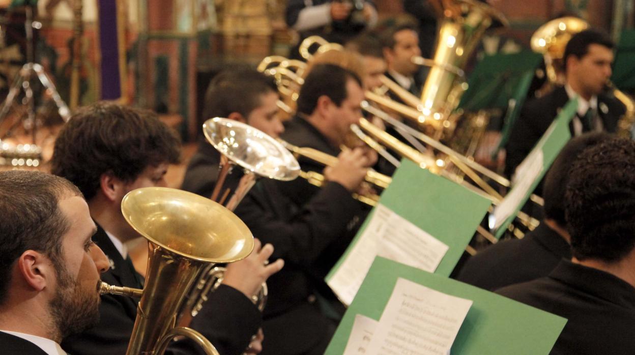 Integrantes de la banda de la Esperanza de Córdoba, durante un concierto en San Cayetano