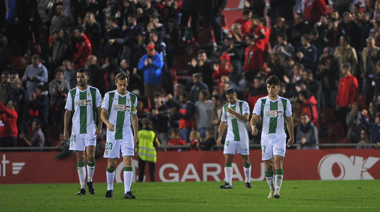 Los jugadores del Córdoba CF lamentan la última derrota en Mallorca