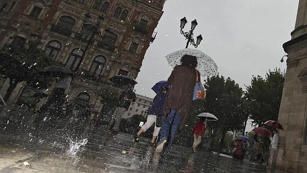 Una ciclogénesis trae de vuelta el frío y la lluvia a Andalucía
