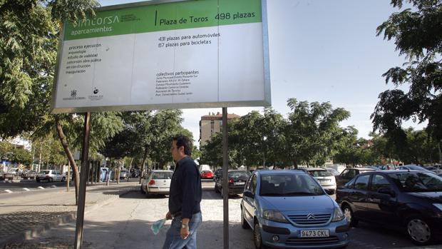 El aparcamiento de la plaza de toros de Córdoba tendrá 100 plazas de zona azul en lugar de las 300 iniciales