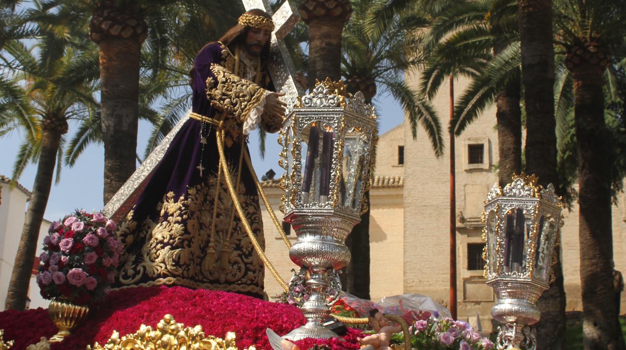 Jesús Nazareno de Cabra, en su estación de penitencia en la mañan del Viernes Santo