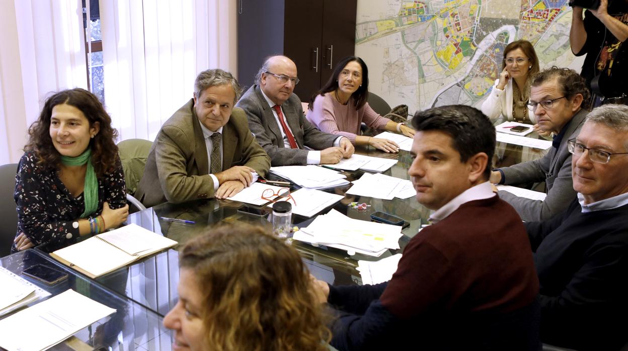 Consejo Rector de la Gerencia de Urbanismo en que se aprobó el cambio de nombre de las calles de Córdoba