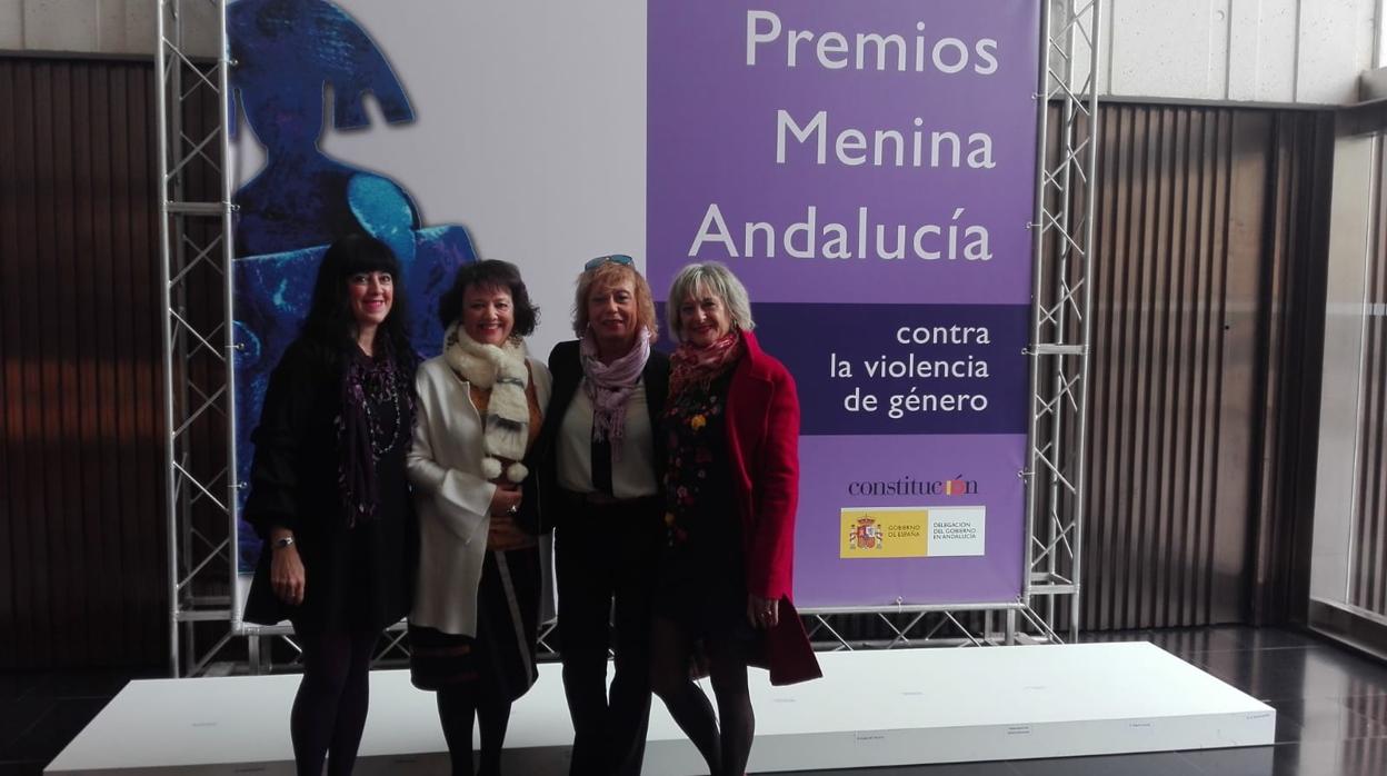 La sudelegada del Gobierno en Córdoba con miembros de la Plataforma Cordobesa Contra la Violencia a las Mujeres